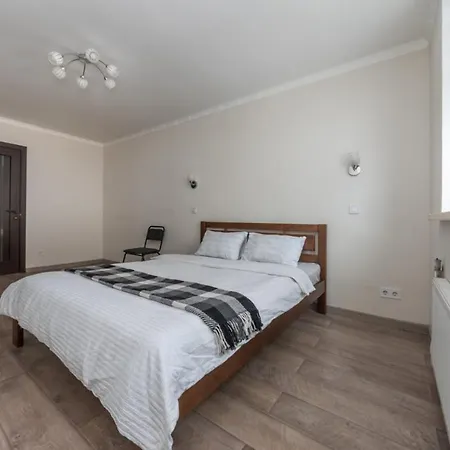 двухкомнатная в районе м харьковское позняки Apartment